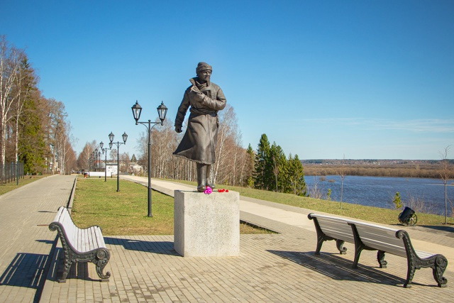 Памятник Ломоносову